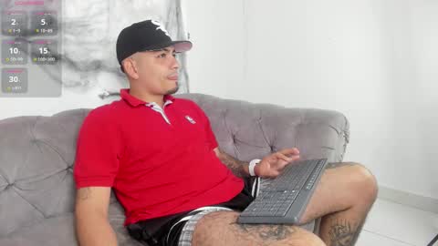 Snapshot of owensttone chatting on 10-28-25, 04:16 O W E N - S T O N E online show from 10-28-25, 04:16