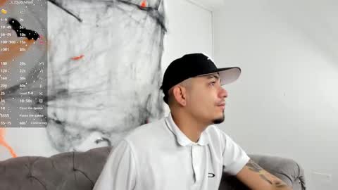 Snapshot of owensttone chatting on 11-05-25, 04:23 O W E N - S T O N E online show from 11-05-25, 04:23