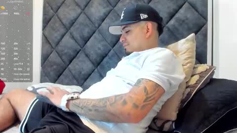 Snapshot of owensttone chatting on 11-18-25, 11:47 O W E N - S T O N E online show from 11-18-25, 11:47