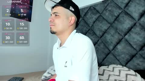 Snapshot of owensttone chatting on 11-25-25, 12:16 O W E N - S T O N E online show from 11-25-25, 12:16