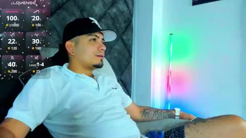 Snapshot of owensttone chatting on 11-28-25, 12:19 O W E N - S T O N E online show from 11-28-25, 12:19