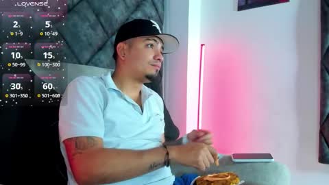 Snapshot of owensttone chatting on 11-29-25, 12:19 O W E N - S T O N E online show from 11-29-25, 12:19