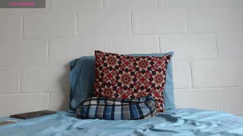 Jeannifer online show from 04-25-26, 01:41