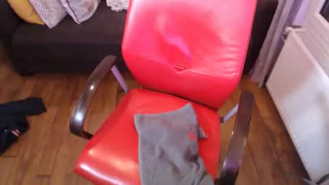 Oyrlgtu online show from 12-19-25, 05:42