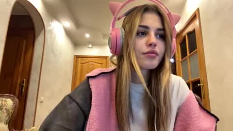 Snapshot of ozellagranville chatting on 02-02-26, 06:50 Eva online show from 02-02-26, 06:50