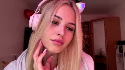 Snapshot of ozellagranville chatting on 02-26-26, 11:53 Eva online show from 02-26-26, 11:53