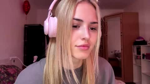 Snapshot of ozellagranville chatting on 03-05-26, 10:44 Eva online show from 03-05-26, 10:44