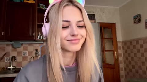 Snapshot of ozellagranville chatting on 03-08-26, 07:01 Eva online show from 03-08-26, 07:01