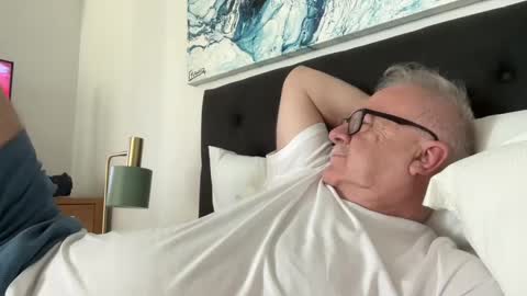 ozhairybearxxxx online show from 12-02-24, 06:52