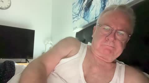 ozhairybearxxxx online show from 12-08-24, 11:46