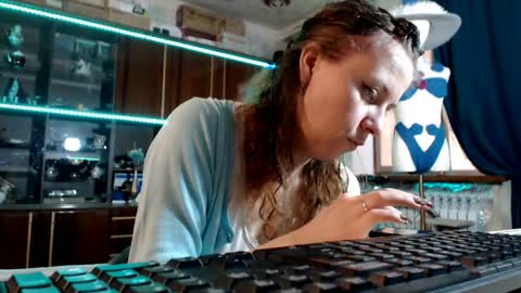 Ella online show from 04-22-26, 08:28