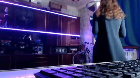 Ella online show from 04-27-26, 06:11