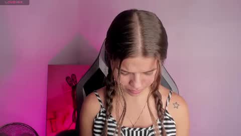 Snapshot of paigejayden chatting on 06-10-26, 02:34 Paige online show from 06-10-26, 02:34