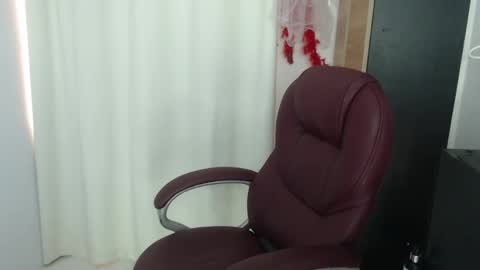 Snapshot of paiper_halliwey chatting on 06-03-26, 06:02 paiper online show from 06-03-26, 06:02