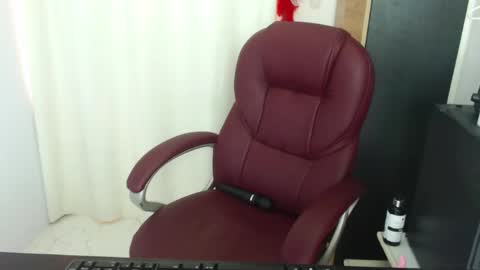 Snapshot of paiper_halliwey chatting on 06-04-26, 05:52 paiper online show from 06-04-26, 05:52