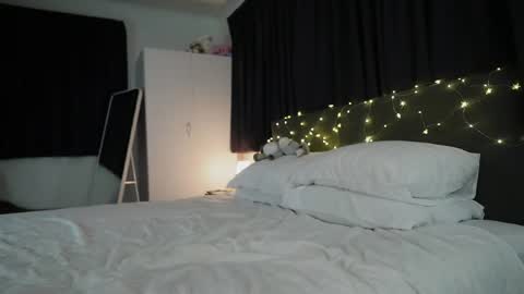 Holly  online show from 07-12-26, 12:07