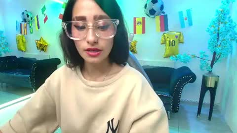 Snapshot of palmer__foxx chatting on 06-27-26, 12:33 Palmer online show from 06-27-26, 12:33