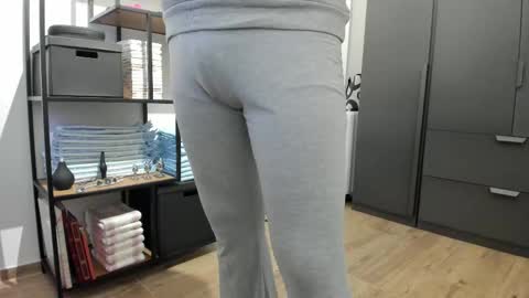 Snapshot of pampersandspanking chatting on 02-18-26, 09:27 pampersandspanking online show from 02-18-26, 09:27