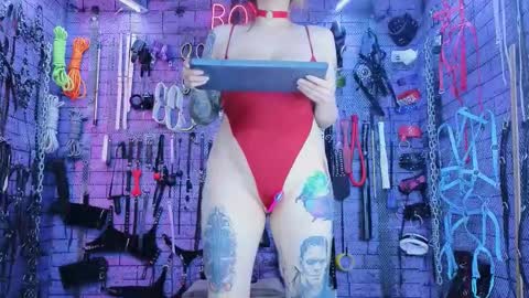 Snapshot of pandoranez chatting on 10-25-25, 11:21 PandoraNez online show from 10-25-25, 11:21