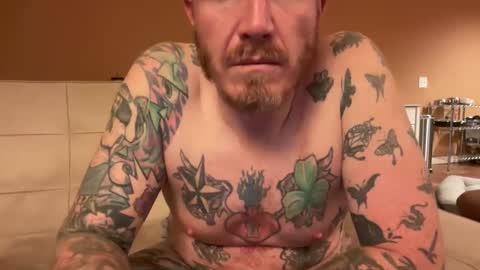 Snapshot of pantone032c chatting on 12-28-24, 04:30 Red online show from 12-28-24, 04:30