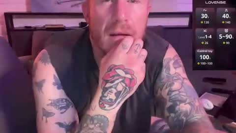 Snapshot of pantone032c chatting on 12-17-25, 10:10 Red online show from 12-17-25, 10:10