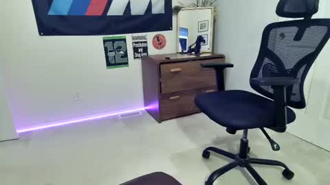 Snapshot of pantyboy2000 chatting on 02-21-26, 02:45 Dash Riprock online show from 02-21-26, 02:45