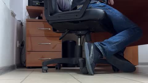 Snapshot of pantyhoselover8den chatting on 10-28-25, 05:11 Pantyhose Lover online show from 10-28-25, 05:11