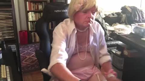 Snapshot of pantyvloletlace chatting on 12-14-24, 07:25 Pantyvioletlace online show from 12-14-24, 07:25