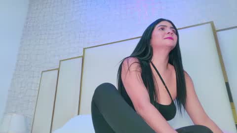 Snapshot of paolaa_rodriguez chatting on 06-10-26, 11:31 Paola online show from 06-10-26, 11:31