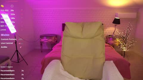 Lia online show from 04-01-26, 01:41