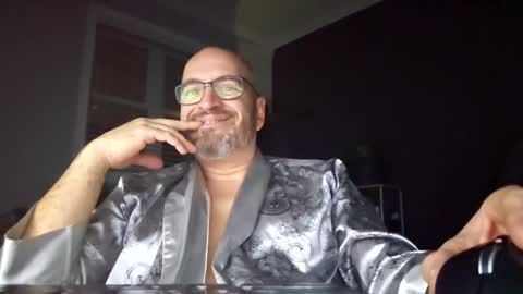 Papi online show from 12-30-24, 04:20
