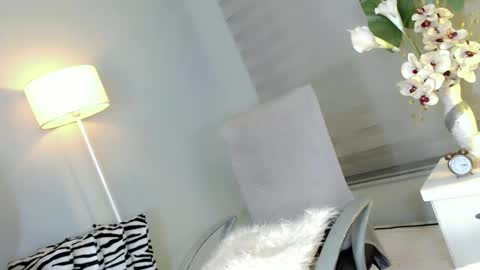 Snapshot of papigoddesslover chatting on 12-17-24, 03:28 Fina Dwarf online show from 12-17-24, 03:28