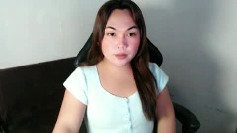 Snapshot of papigoddesslover chatting on 06-19-26, 04:17 Fina Dwarf online show from 06-19-26, 04:17