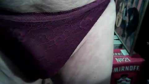 Snapshot of papous41 chatting on 01-28-25, 12:36 Ricky online show from 01-28-25, 12:36