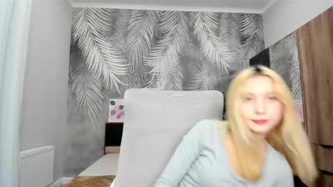 Snapshot of paradi_se chatting on 12-03-25, 08:45 Melena online show from 12-03-25, 08:45