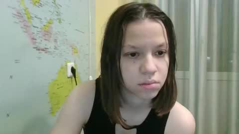 Snapshot of paradise_tease chatting on 12-15-25, 06:45 paradise_tease online show from 12-15-25, 06:45