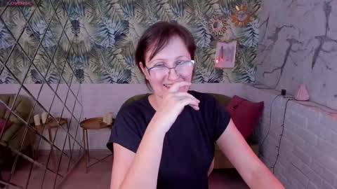 Snapshot of paris_cherry chatting on 01-06-25, 11:31 Paris online show from 01-06-25, 11:31