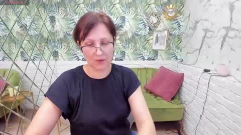 Snapshot of paris_cherry chatting on 01-07-25, 11:35 Paris online show from 01-07-25, 11:35