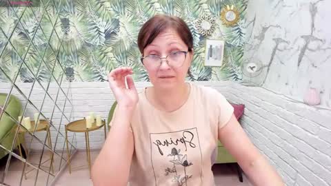 Snapshot of paris_cherry chatting on 01-19-25, 08:19 Paris online show from 01-19-25, 08:19