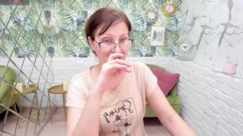 Snapshot of paris_cherry chatting on 01-19-25, 11:21 Paris online show from 01-19-25, 11:21