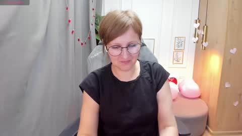 Snapshot of paris_cherry chatting on 02-18-25, 01:33 Paris online show from 02-18-25, 01:33