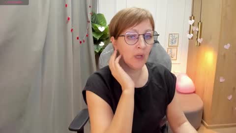 Snapshot of paris_cherry chatting on 02-18-25, 04:48 Paris online show from 02-18-25, 04:48