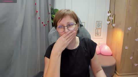 Snapshot of paris_cherry chatting on 02-18-25, 07:52 Paris online show from 02-18-25, 07:52