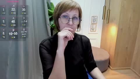 Snapshot of paris_cherry chatting on 03-12-25, 01:30 Paris online show from 03-12-25, 01:30