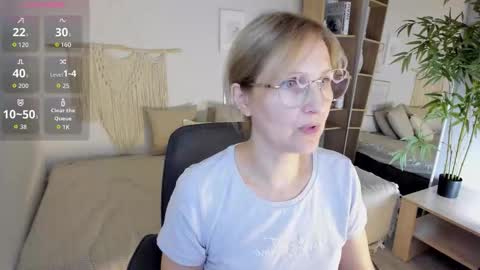 Snapshot of paris_cherry chatting on 09-18-25, 07:27 Paris online show from 09-18-25, 07:27