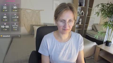 Snapshot of paris_cherry chatting on 09-21-25, 07:59 Paris online show from 09-21-25, 07:59