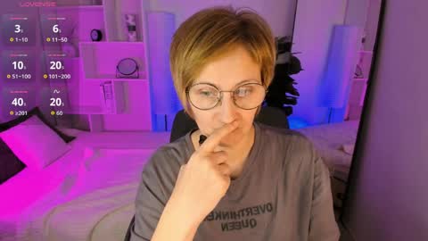 Snapshot of paris_cherry chatting on 04-07-26, 05:57 Paris online show from 04-07-26, 05:57