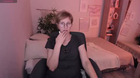 Snapshot of paris_cherry chatting on 04-19-26, 06:10 Paris online show from 04-19-26, 06:10