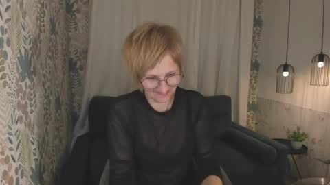 Snapshot of paris_cherry chatting on 04-29-26, 06:14 Paris online show from 04-29-26, 06:14