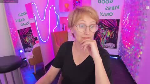 Snapshot of paris_cherry chatting on 05-03-26, 05:41 Paris online show from 05-03-26, 05:41
